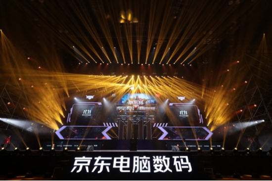 惠普 OmniDesk 迷你主机带来全新性能体验